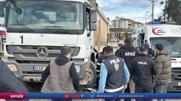 Adıyaman'da kamyonun &ccedil;arptığı motosiklet s&uuml;r&uuml;c&uuml;s&uuml; &ouml;ld&uuml;