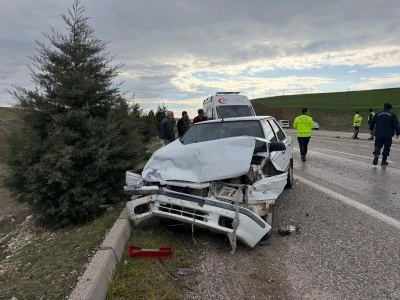 Adıyaman'da otomobil ile hafif ticari aracın &ccedil;arpıştığı kazada 5 kişi yaralandı