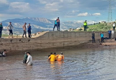 Adıyaman'da serinlemek i&ccedil;in g&ouml;lete giren 2 &ccedil;ocuk boğuldu