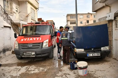 Adıyaman'da yanan otomobilde hasar oluştu