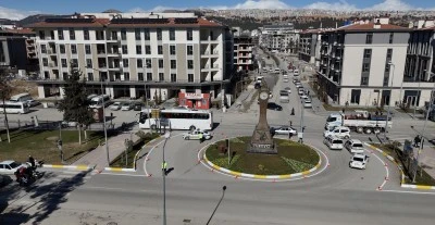 Adıyaman'daki "saat kulesi" 3 yıldır 04.17'yi g&ouml;steriyor