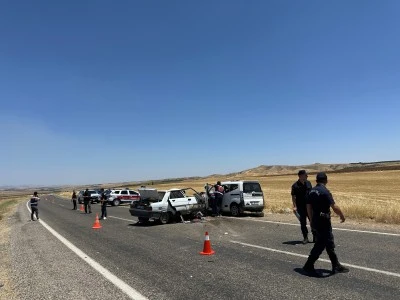 Adıyaman'daki trafik kazasında 4 kişi &ouml;ld&uuml;, 1 kişi yaralandı