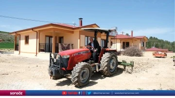 Adıyamanlı depremzede Şahin ailesine yeni evleri teslim edildi