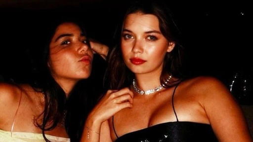 Afra Sara&ccedil;oğlu'nun Yaz Tatili Fotoğrafları