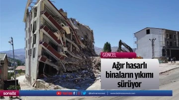 Ağır hasarlı binaların yıkımı s&uuml;r&uuml;yor