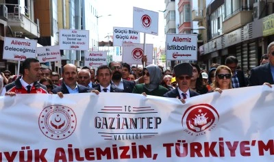 Aile Yılı kapsamında kortej y&uuml;r&uuml;y&uuml;ş&uuml; ger&ccedil;ekleştirildi