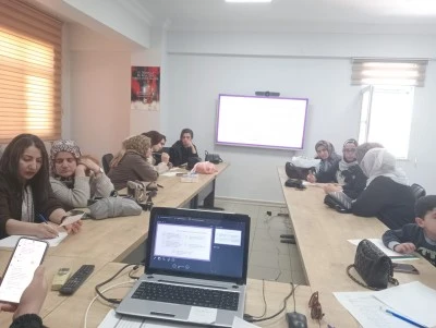 Ailelere &ccedil;ocuk yetiştirme eğitimi verildi