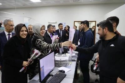 AK Parti Kadın Kolları Başkanı Ercan, Şanlıurfa'da sağlık &ccedil;alışanlarını ziyaret etti