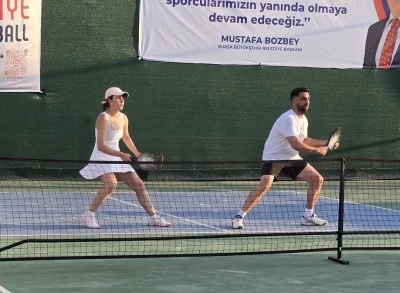 AK Parti Mardin Milletvekili Faruk Kılı&ccedil;, Kızıltepe Hububat Ticaret Merkezine ziyarette bulundu.