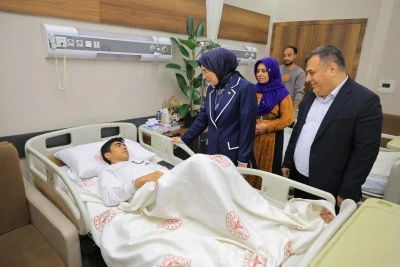 AK Parti Şanlıurfa Milletvekili Yazmacı, Şanlıurfa'da okula saldırıda yaralanan &ouml;ğrencileri ziyaret etti