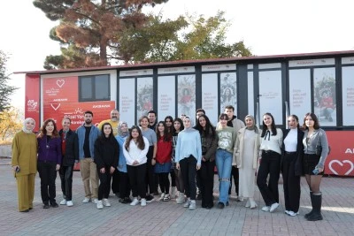 Akbank "G&uuml;zel Yarınlar Hareketi" ile deprem b&ouml;lgesindeki gen&ccedil;lere destek oluyor