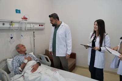 Akciğerlerine takılan "akıllı sarmal tel" sayesinde oksijen cihazından kurtuldular