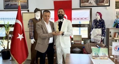 Akif Manaf&rsquo;a B&uuml;y&uuml;k M&uuml;badele Derneği&rsquo;nden Evrensel Kardeşlik ve Barış &Ouml;d&uuml;l&uuml;