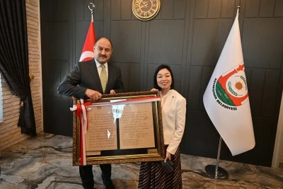 Akiko Mikasa'ya 137 yıllık tarihi mektubun replikası takdim edildi