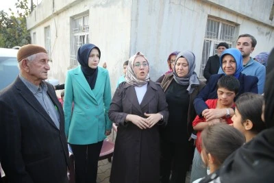 AKP kadın kolları Siirt'te kadınlarla buluştu
