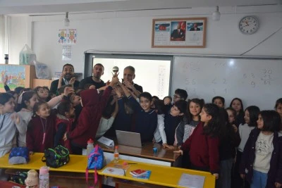 Akyol, kupayı miniklere verdi