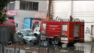 Alışveriş merkezinde &ccedil;ıkan yangın s&ouml;nd&uuml;r&uuml;ld&uuml;
