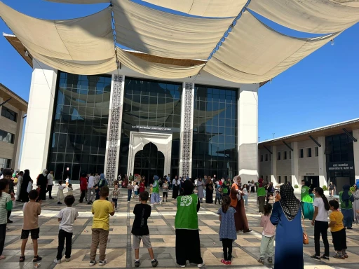Almanya&rsquo;da &ouml;r&uuml;len atkılar, Batman&rsquo;da yetimleri ısıttı