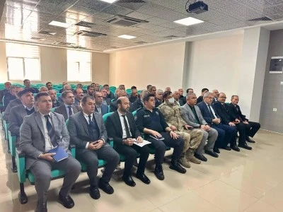 Altın&ouml;z, kurum amirleri ve muhtarlarla bir araya geldi