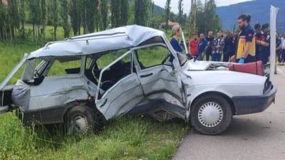 Amasya'da iki otomobilin &ccedil;arpıştığı kazada 2 kişi &ouml;ld&uuml;, 2 kişi yaralandı