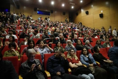 Amed Tiyatro Festivali'nin a&ccedil;ılış oyunu yoğun ilgi g&ouml;rd&uuml;
