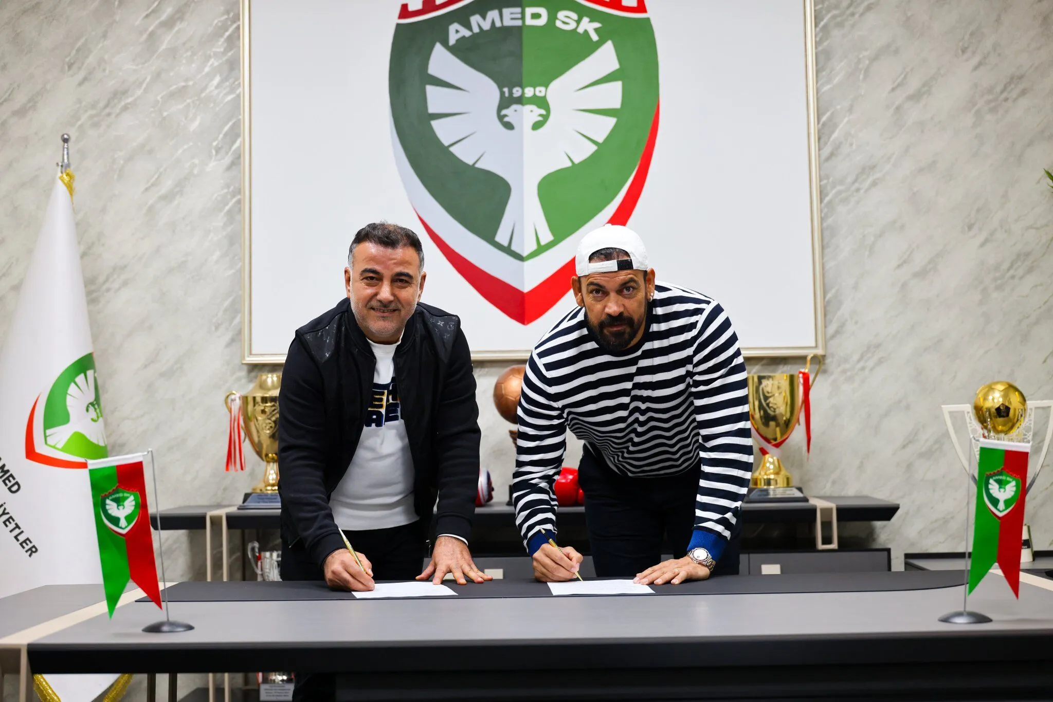 Amedspor Servet &Ccedil;etin ile anlaştı