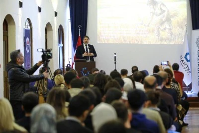 Anadolu'daki ilk ekmek bulguları Gaziantep'te bilimsel verilerle ele alındı