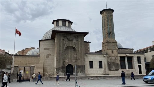 Anadolu Sel&ccedil;uklu Devletinin &ouml;nemli eserlerinden İnce Minareli Medrese eski ihtişamına kavuşacak