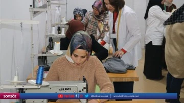 Anneler, &ccedil;ocuklarının okuduğu okulda dikiş eğitimi alıyor