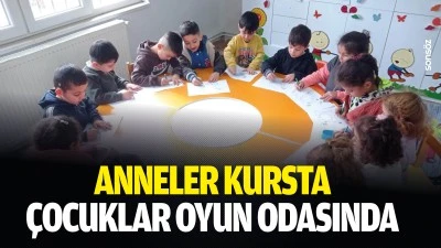 Anneler kursta, &ccedil;ocuklar oyun odasında