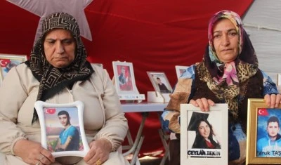 Anneleri bayramı evlatlarıyla kutlamak istiyor