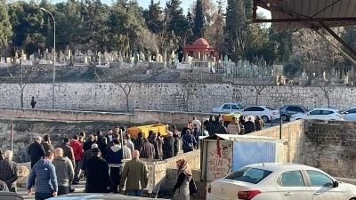 Anneleri tarafından tabancayla &ouml;ld&uuml;r&uuml;len 2 kız kardeş toprağa verildi