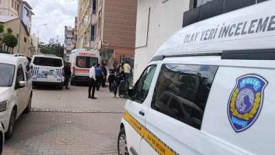 Apartmanın 5. katından d&uuml;şen kadın &ouml;ld&uuml;