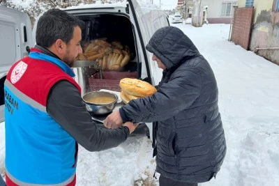 Araban'da 500 ihtiya&ccedil; sahibine yemek ulaştırıldı