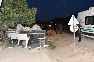 Aracın s&uuml;r&uuml;c&uuml;s&uuml; hayatını kaybetti