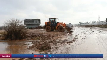 Ara&ccedil;ta mahsur kalan 2 kişi kurtarıldı
