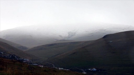 Ardahan'da Kar Yağışı ve G&ouml;kkuşağı Ş&ouml;leni!