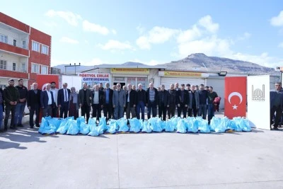 Arı &uuml;reticilerine hibeli 10 ton arı keki dağıtımına başlandı