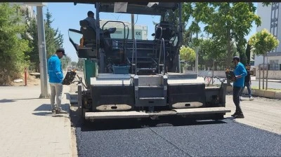 Asfalt ekiplerinin zorlu mesaisi