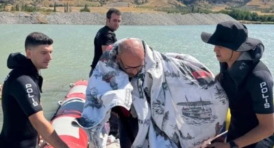Atat&uuml;rk Barajı G&ouml;leti'nde mahsur kalan kişi kurtarıldı