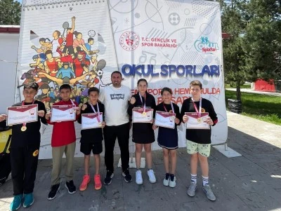 Atat&uuml;rk Ortaokulu, &ccedil;ifte finalist&hellip;
