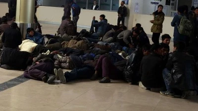 Atık tankerinde 32 d&uuml;zensiz g&ouml;&ccedil;men yakalandı