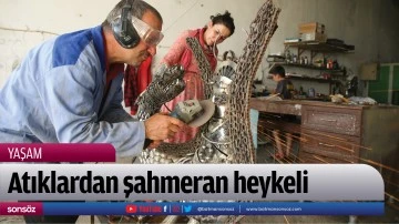 Atıklardan şahmeran heykeli