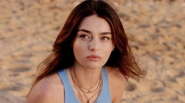 Ay&ccedil;a Ayşin Turan'ın Şaşırtıcı Elbisesi Basın Yemeğinde G&ouml;z Kamaştırdı