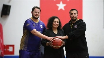 Aydın B&uuml;y&uuml;kşehir Akademi Spor Kul&uuml;b&uuml; Y&ouml;neticisi Anne