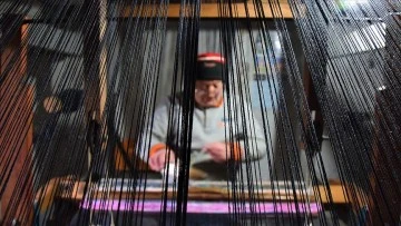 Babadan kalma at&ouml;lyesinde, yolluk ve kilim &uuml;retiyor