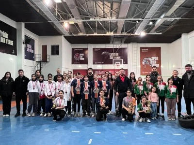 Badmintonda yıldız; şehit &ouml;ğretmenler