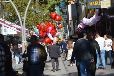Bahar havası, &ccedil;arşıyı hareketlendirdi