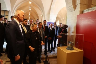 Bakan Ersoy, Mardin K&uuml;lt&uuml;r Yolu Festivali kapsamında a&ccedil;ılan sergileri gezdi