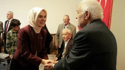 Bakan G&ouml;ktaş, huzurevi sakinlerini ziyaret etti